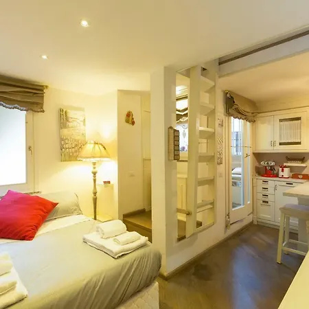 Pantheon Romantic Loft