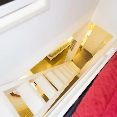 Pantheon Romantic Loft Apartment