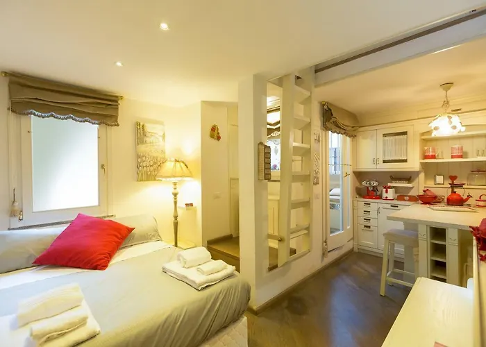 Pantheon Romantic Loft