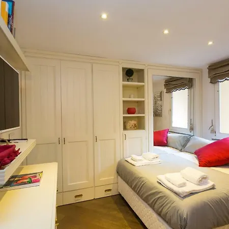 Pantheon Romantic Loft Daire